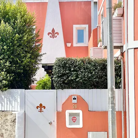 Fleur De Lis Проживание в семье Belas